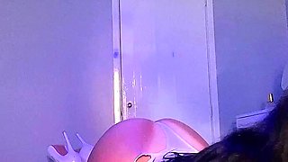 Close up amateur beauty uses her toy to masturbates