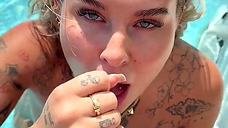 My Exhibitionist Woman Wants to Have Sex in Front of the Whole Neighborhood