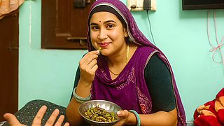 Pakistani Milky Aunty With Her Kiss Romantic On Bed By -snapchat143