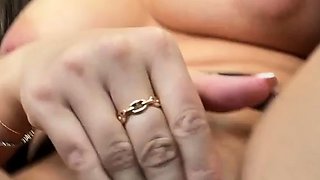 Isabelle Eleanore Pleasures Rubbing Her Cunt While Driving