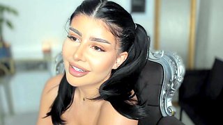 Love Chat Big Boobs Brunette Masturbating For Cam