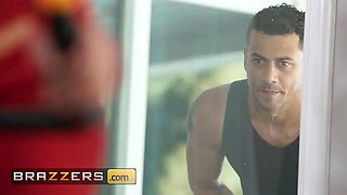 Brazzers - sexy beauty with Big Tits payton preslee sneaks in a cheating rail with her naughty neighbor