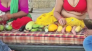 Desi Sabjiwali Bhabhi Desi Sex Uncut