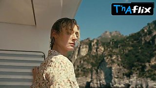 Elizabeth Debicki Bum, Mounds Episode in Tenet