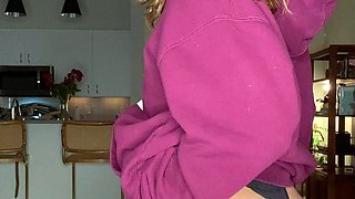 Amateur redhead fully nude on bed and masturbating