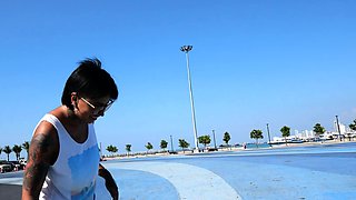 Skateboarding fail of big ass Thai MILF