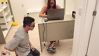 Nerd Computer Technician Worships Kiffa’s Feet Under the Table
