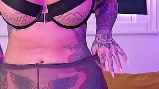 Big Ass PAWG Alexxa Wants You to Wank on Her Pantyhose