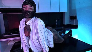 Horny pee fetish hottie solo stimulation