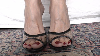 Mature, Sexy Feet in Sexy High-heeled Mules