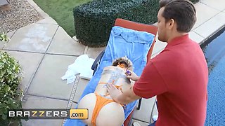 Dee Williams leads scarlit scandal and Kyle Mason off to a bedroom for a horny threesome - brazzers