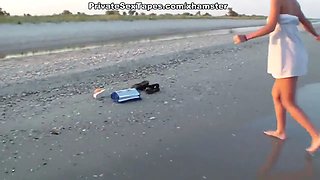 Amateur oral sex and high energy pussy fuck on the beach