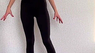 Giantess Destroys a City with Her Ass