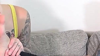 Two Horny Chicks Can't Wait to Lick Their Feet
