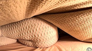 Solo Sofia valentine masturbates and does her ass