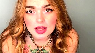 Hot pussy spreading close up for solo toying stunner