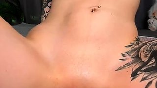 Amateur Close Up Squirting Masturbation