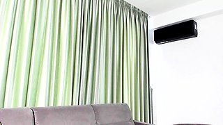 Brunette solo masturbation on webcam