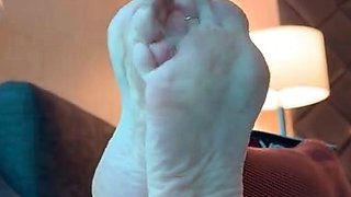 Amateur Foot Fetish Girlfriend Sucks and gives a Footjob