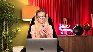 Amateur Big Boobs jerks Big Dick