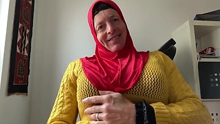 Fatima-cumming in red hijab