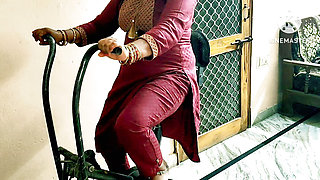 Gym doing neighbor bhabhi ki majhedar chudai in Hindi audio