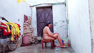Barsat ke mausam mein tanhai ke aalam mein Milan ko utha laya Gand mein Dal Diya
