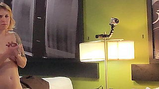Cutikatxoxo Joins a Reverse Gangbang