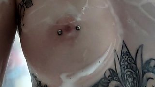 Pussy rubbing babe goes solo in shower play in hd