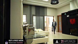 Twenty one naturals - horny and jaw-dropping office secretary Cherry Kiss gets her jummy asshole plumbed by her chief