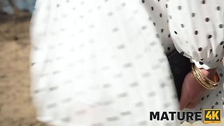 Mature4k. buying knob