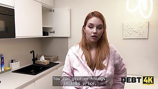 Cover-girl Leya Desantis's hot red head trailer