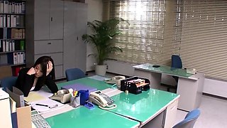 Mitsuki Blows the Cock of Intern in Office Like a Slut