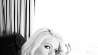 Masturbating blonde plays with her toy and cant get enough