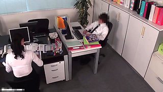 B4I0303-Sexually harassing a mature office lady in an office alone