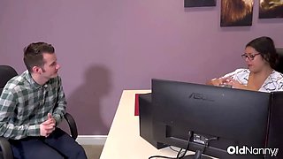 Busty British Lady Enjoys Seducing Handy Horny Guy