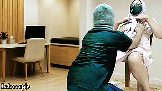 Hijab Cheating wife let her boss to eat her pissing and creamy pussy in office