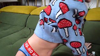 Come-hither Ana Moloko at short hair smut