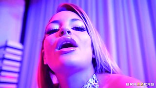 Emily Willis, the ultimate squirt goddess, gets her cunt drilled by a meaty cock - brazzers