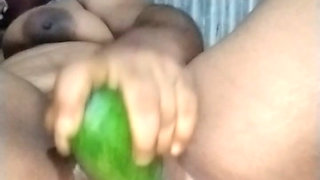 Desi viral slut put hand and fucking harder my pussy with cucumber