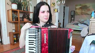 Brunette amateur webcam babe pleases pussy