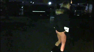 I love to piss outdoor