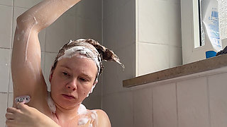 Hot Teen Shaves Her Pussy