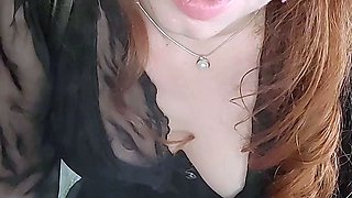 Close up amateur beauty uses her toy to masturbates