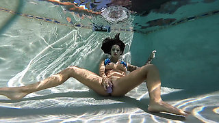 Deepend Underwater Masturbation Orgasm