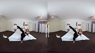Amateur blonde having solo pleasure