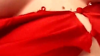 Close-up on Nini Divine's Big Natural Boobs!